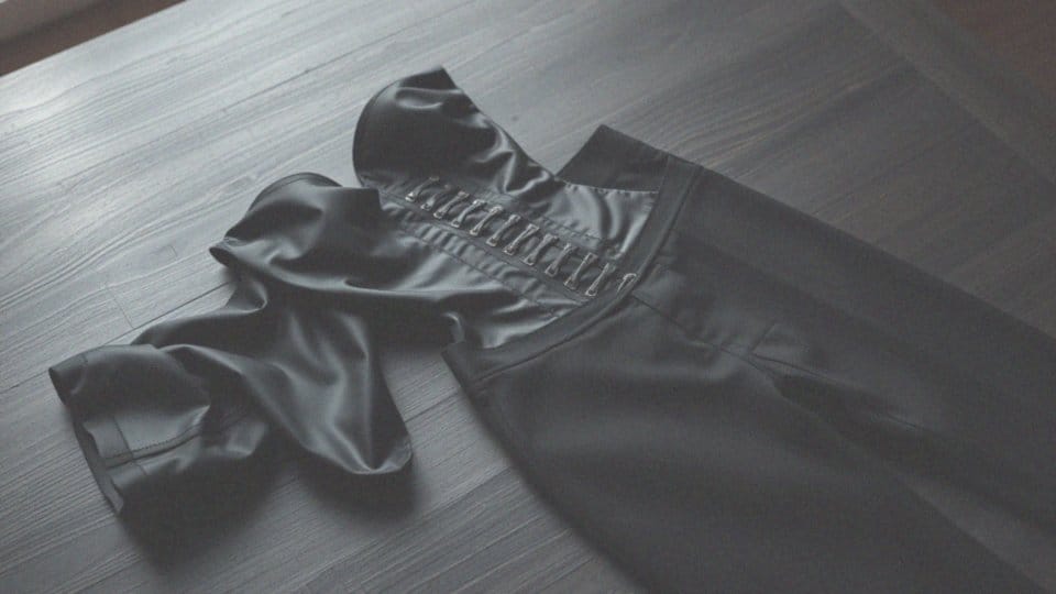 Elegancki gorset do spodni – jak go stylizować i łączyć z modą?